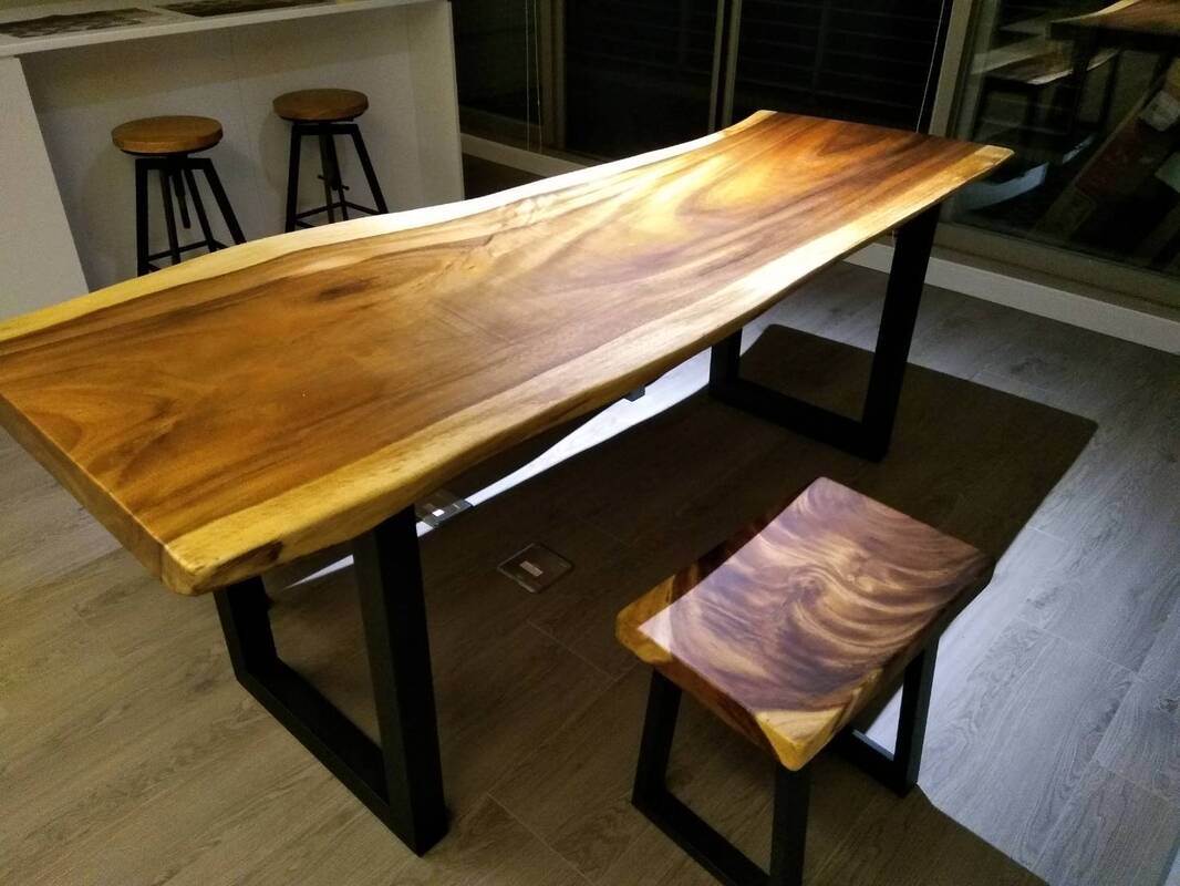 南美胡桃木桌板和椅凳